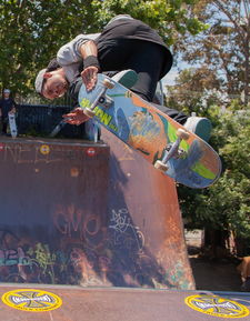 乐鱼官网-全国青少年滑板锦标赛青春燃烧，中国青少年滑板锦标赛冠军